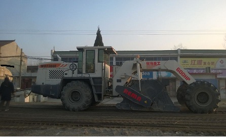 WR2300E，安徽壽縣水穩(wěn)冷再生